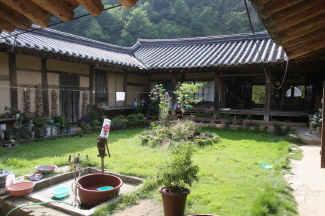 Hongseong Jeon Yong-il's House