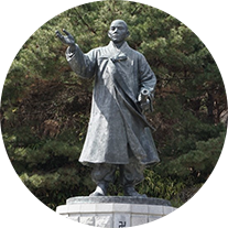 萬海 韓龍雲先生の銅像