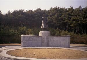 만해 한용운 동상