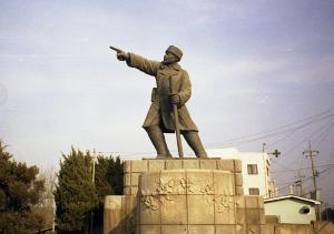 백야 김좌진 장군 동상