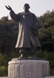 만해 한용운 동상