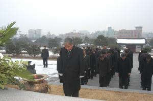 홍주의사총 참배