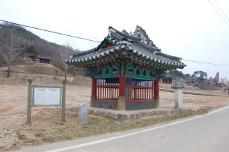 Hongseong Seong Sam-mun Historic Site Monument