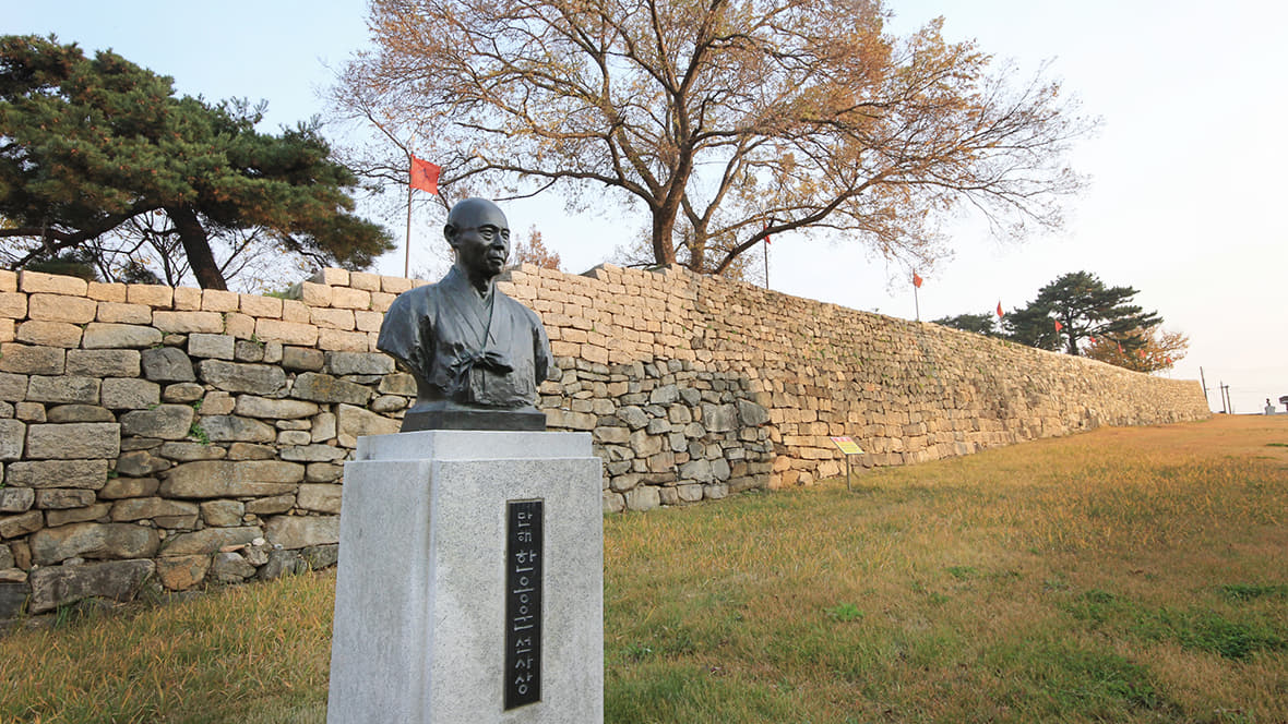 만해 한용운 흉상 이미지1