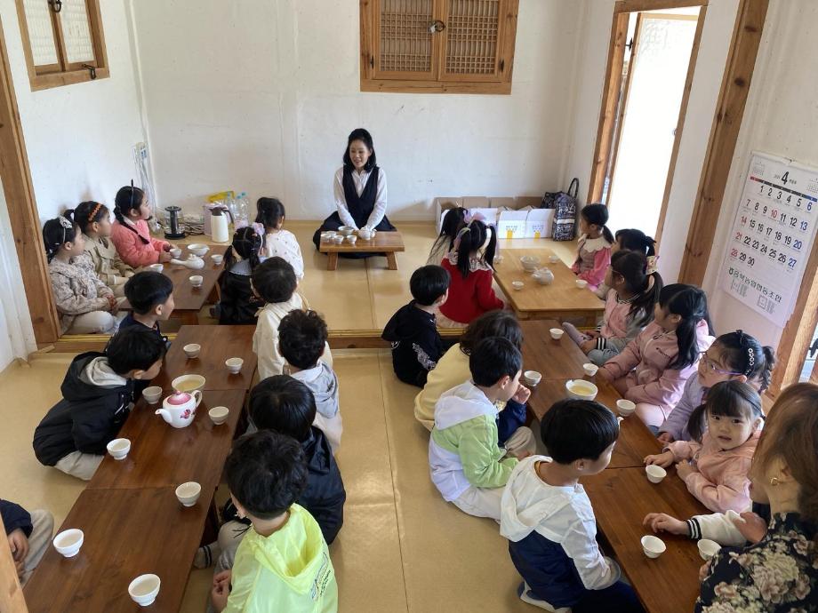 홍북읍 주민자치회, 유치원 아동 대상 전통문화체험 실시 이미지