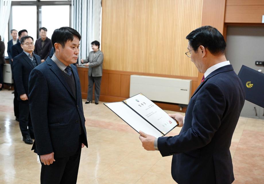 정기인사 임명장 수여식 이미지