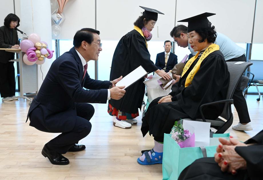 문해교육 졸업식 이미지