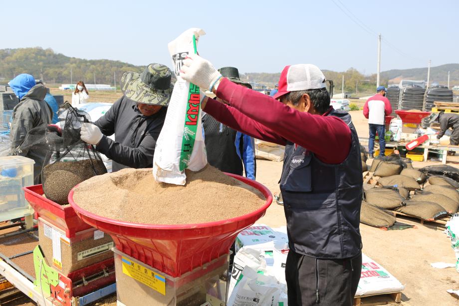 공동과제포 못자리 파종연시 2020.04.27. 이미지